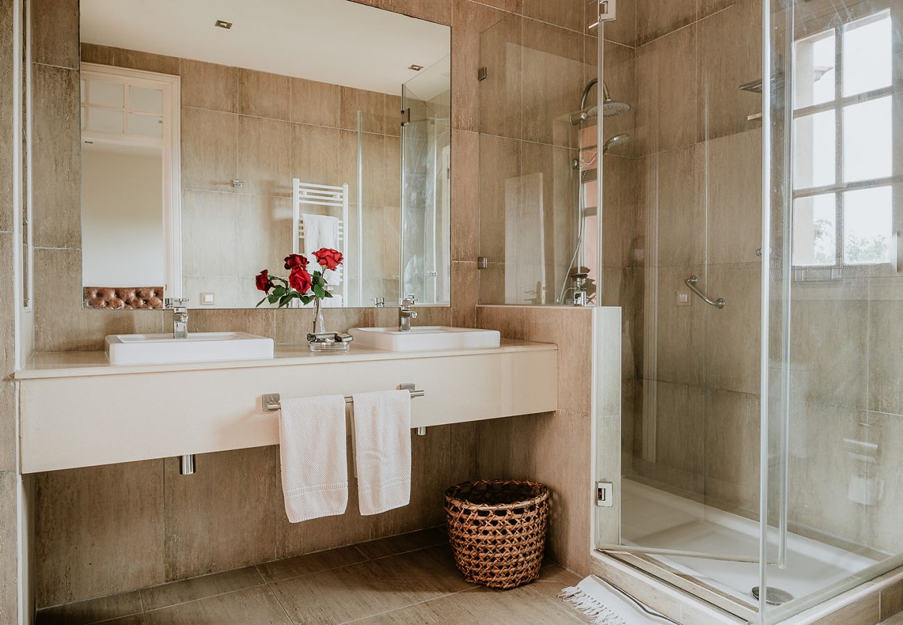 Casa rurale a Tacoronte - HomeForGuest Rural House El Laurel with terrace and large gardens