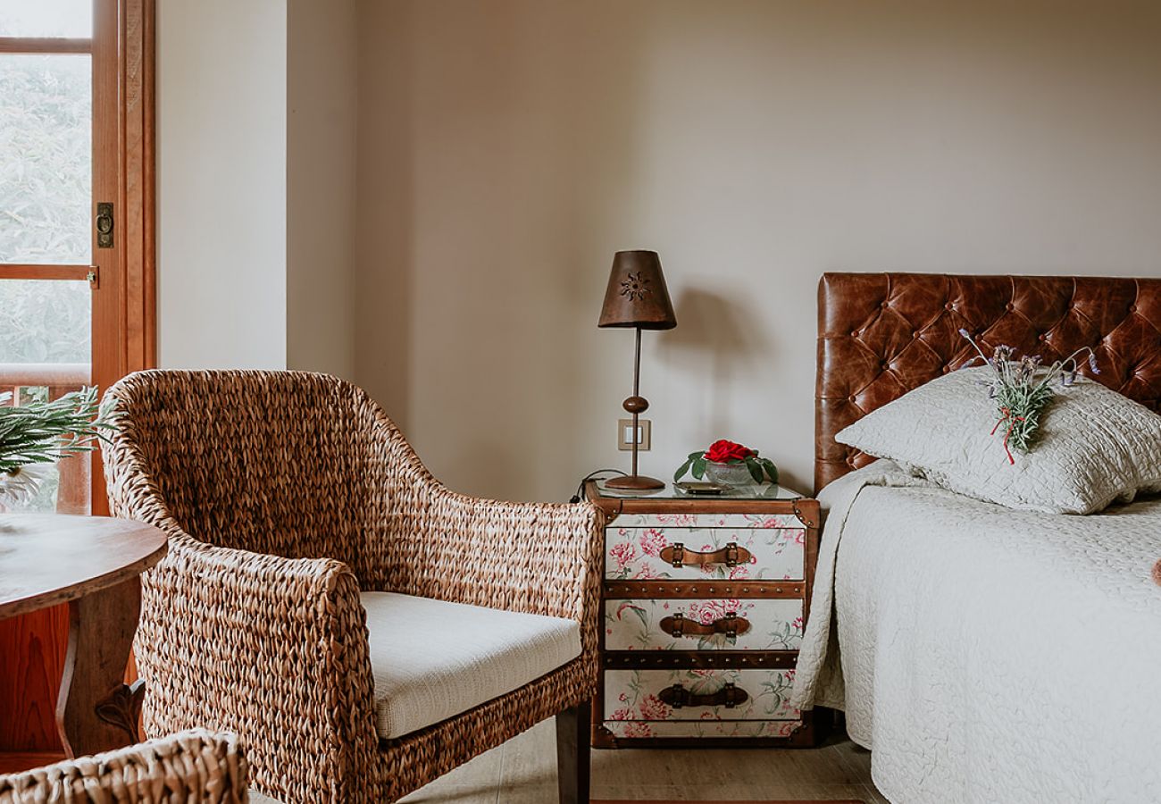 Casa rurale a Tacoronte - HomeForGuest Rural House El Laurel with terrace and large gardens