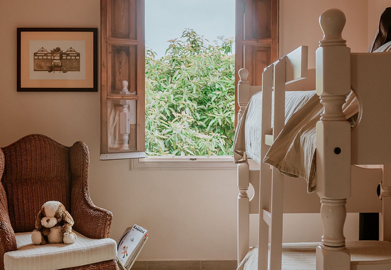 Casa rurale a Tacoronte - HomeForGuest Rural House El Laurel with terrace and large gardens