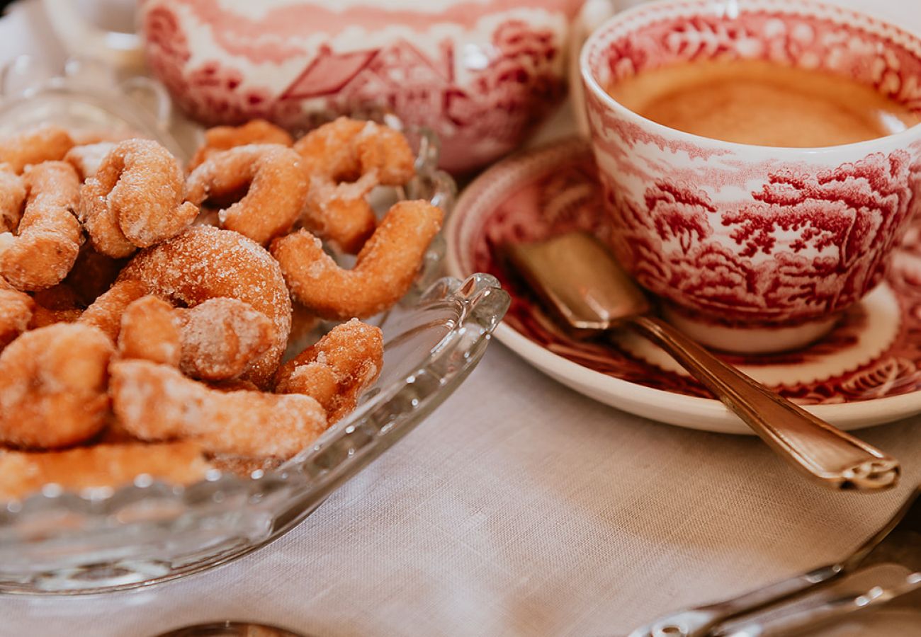 Casa rurale a Tacoronte - HomeForGuest Rural House El Laurel with terrace and large gardens