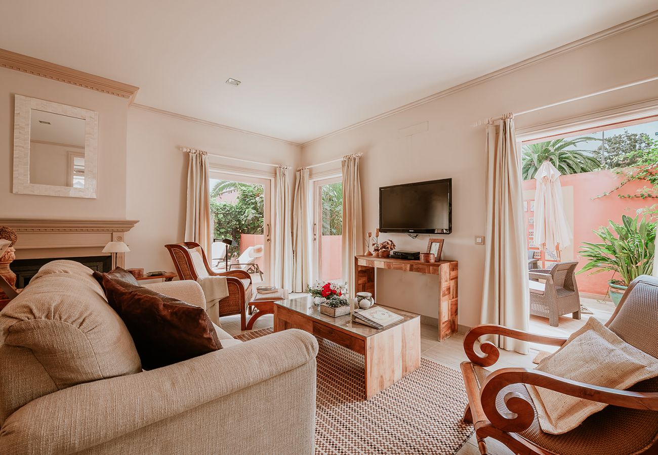 Casa rurale a Tacoronte - HomeForGuest Rural House El Laurel with terrace and large gardens