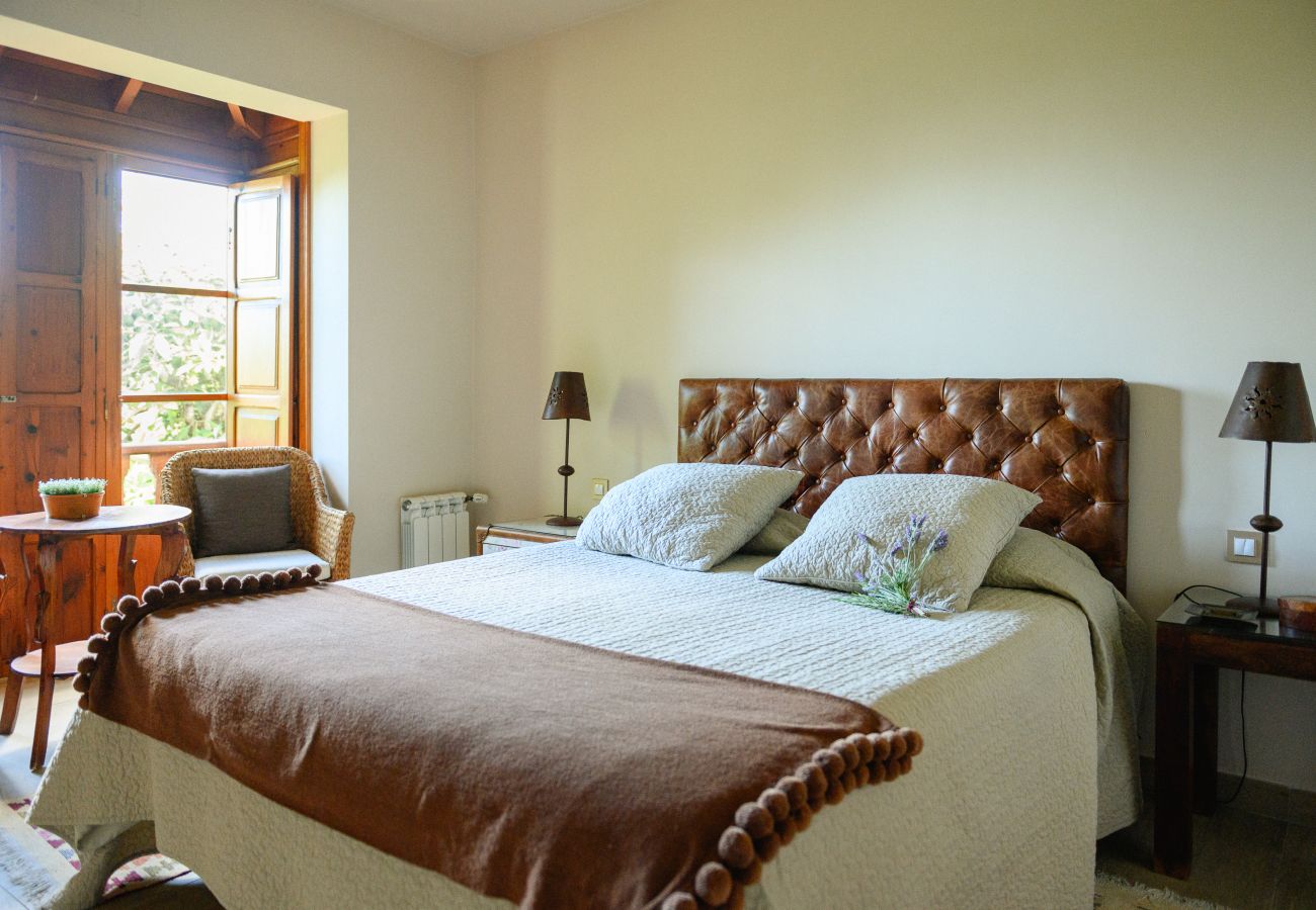 Casa rurale a Tacoronte - HomeForGuest Rural House El Laurel with terrace and large gardens