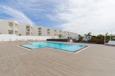 Appartamento a Costa Teguise - HomeForGuest Sunset Senator with pool and terrace in Costa Teguise