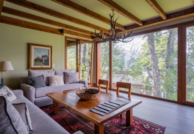  a San Carlos de Bariloche - LENGA 1B- Apartamento con Vistas al lago, montañas y pileta Climatizada