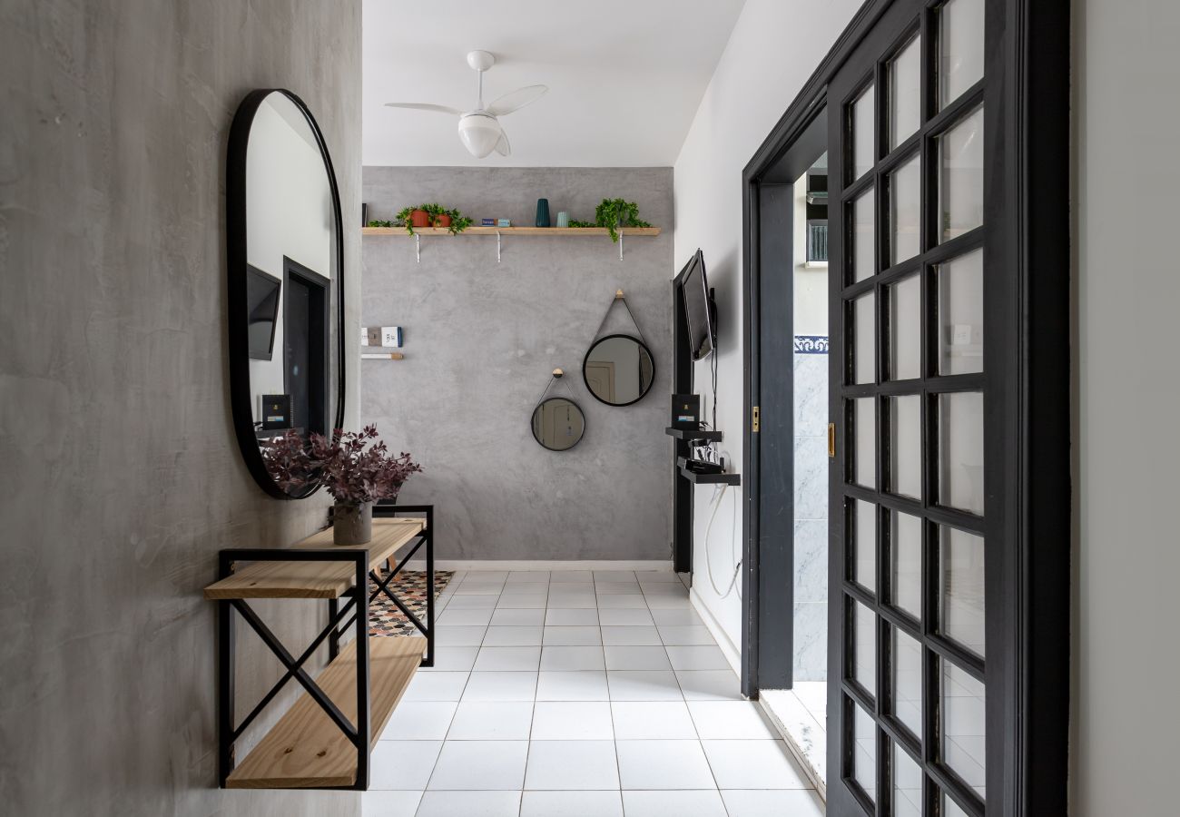 Appartamento a Rio de Janeiro - 6 minutos da praia de Ipanema e próximo do metrô | J804