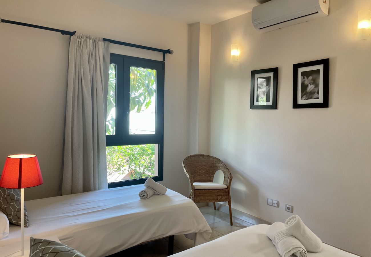 Villa a San Bartolomé de Tirajana - HomeForGuest Villa con piscina privata e vista sul campo da golf