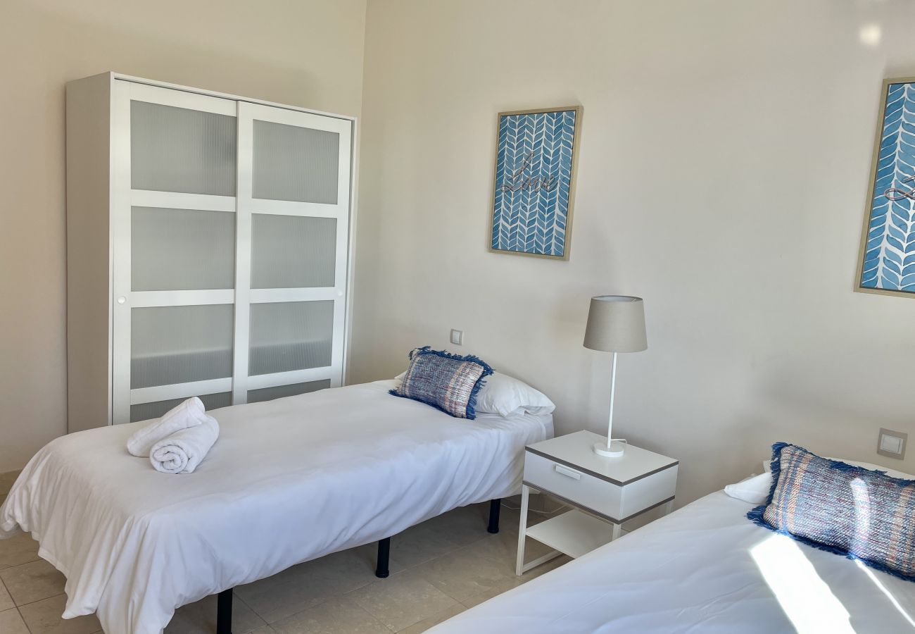 Villa a San Bartolomé de Tirajana - HomeForGuest Villa a Salobre Golf 5 con piscina privata e vista sul campo da golf