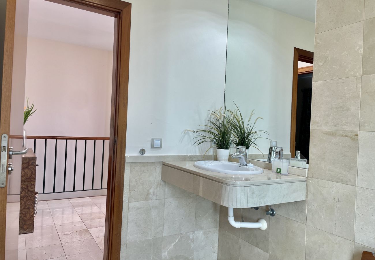 Villa a San Bartolomé de Tirajana - HomeForGuest Villa a Salobre Golf 5 con piscina privata e vista sul campo da golf