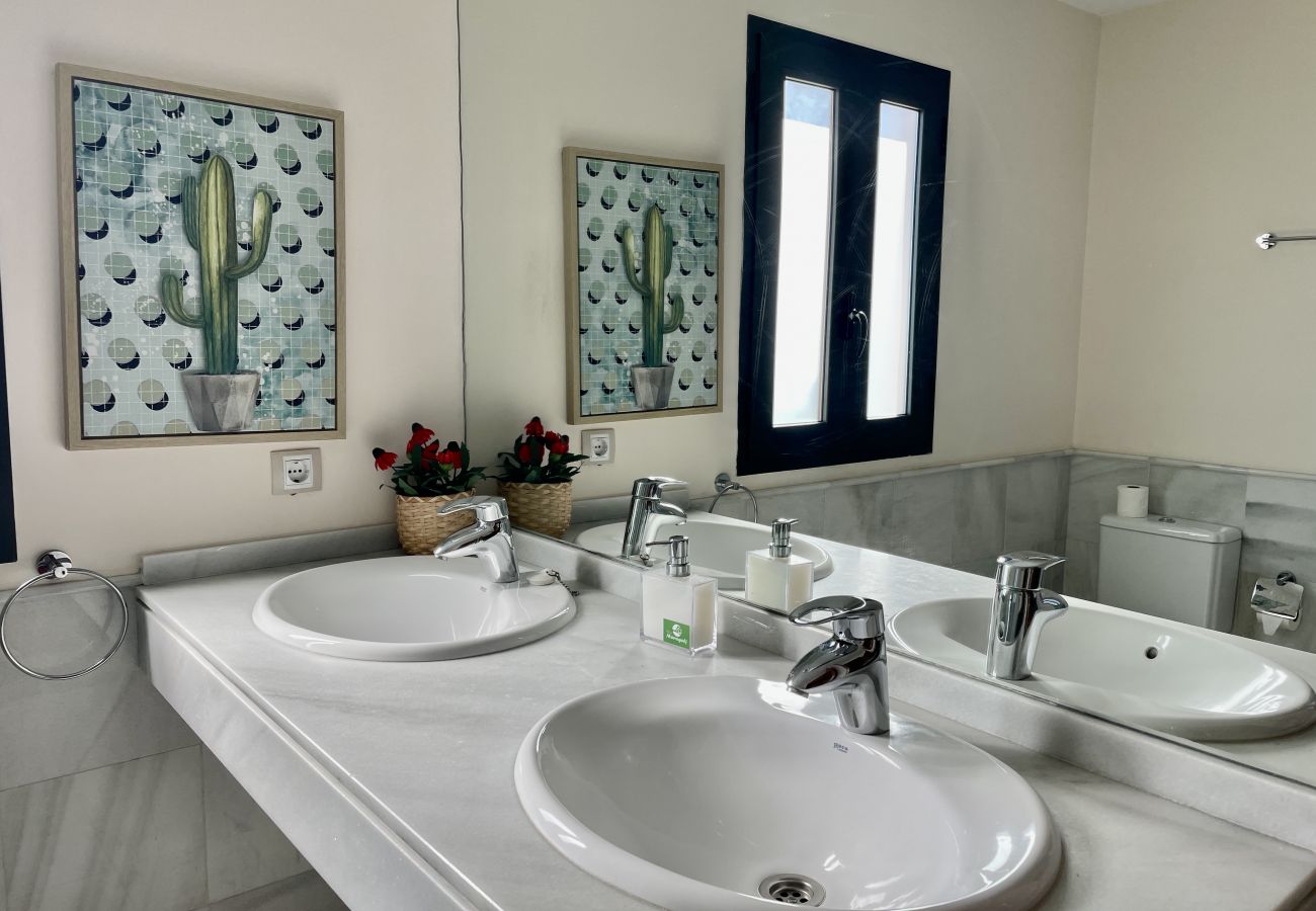 Villa a San Bartolomé de Tirajana - HomeForGuest Villa a Salobre Golf 5 con piscina privata e vista sul campo da golf