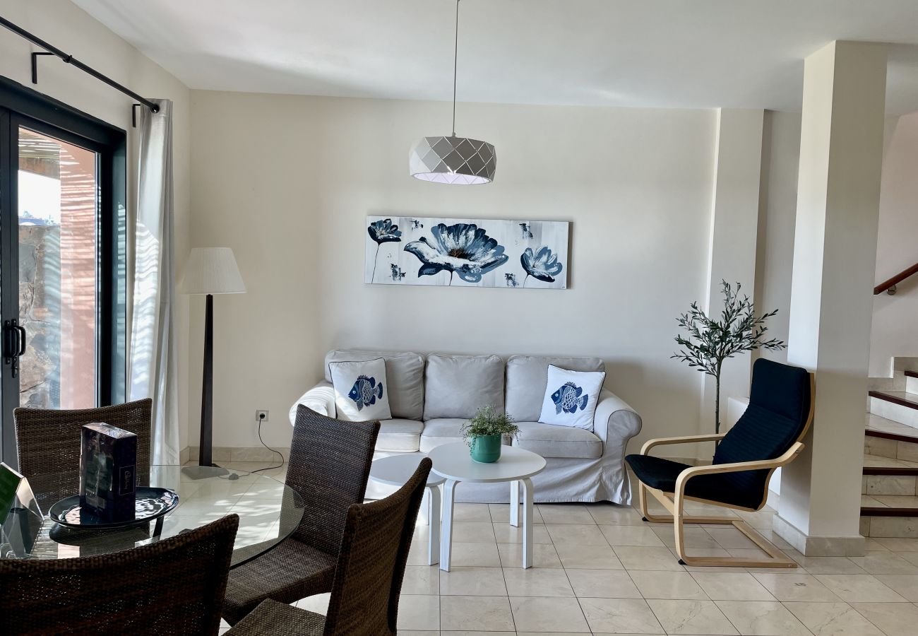 Villa a San Bartolomé de Tirajana - HomeForGuest Villa a Salobre Golf 5 con piscina privata e vista sul campo da golf