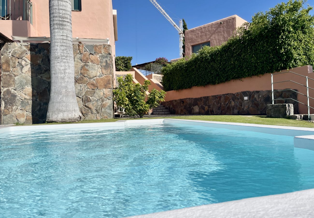 Villa a San Bartolomé de Tirajana - HomeForGuest Villa a Salobre Golf 5 con piscina privata e vista sul campo da golf