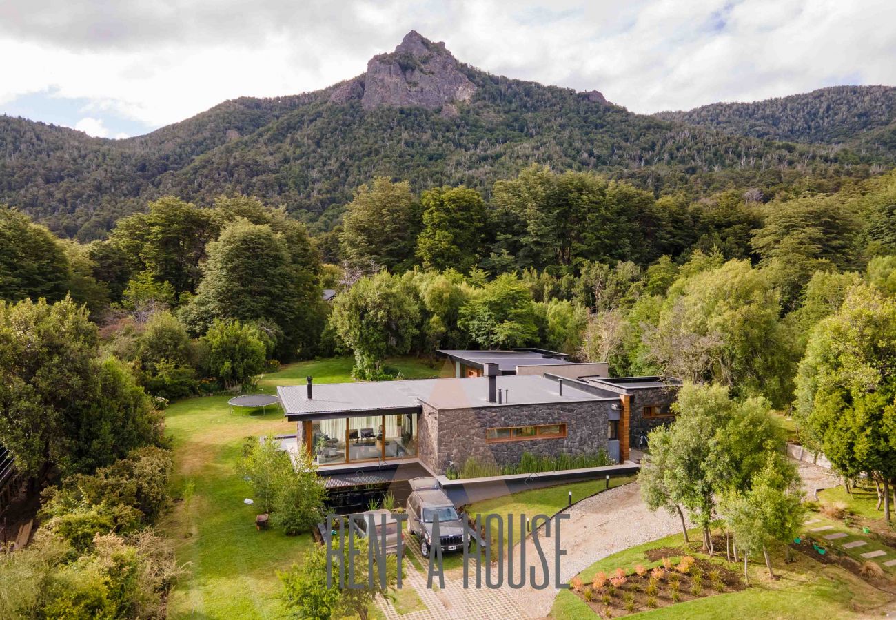 Casa a San Carlos de Bariloche - Espectacular casa de una planta ubicada en Arelauquen