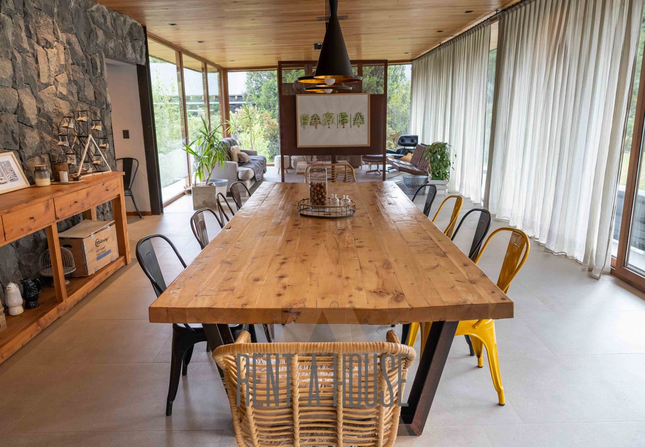 Casa a San Carlos de Bariloche - Espectacular casa de una planta ubicada en Arelauquen