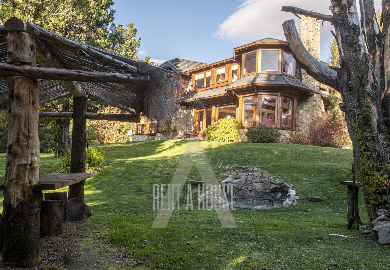 Casa a San Carlos de Bariloche - CÓMODA Y AMPLIA CASA UBICADA EN BARRIO CERRADO