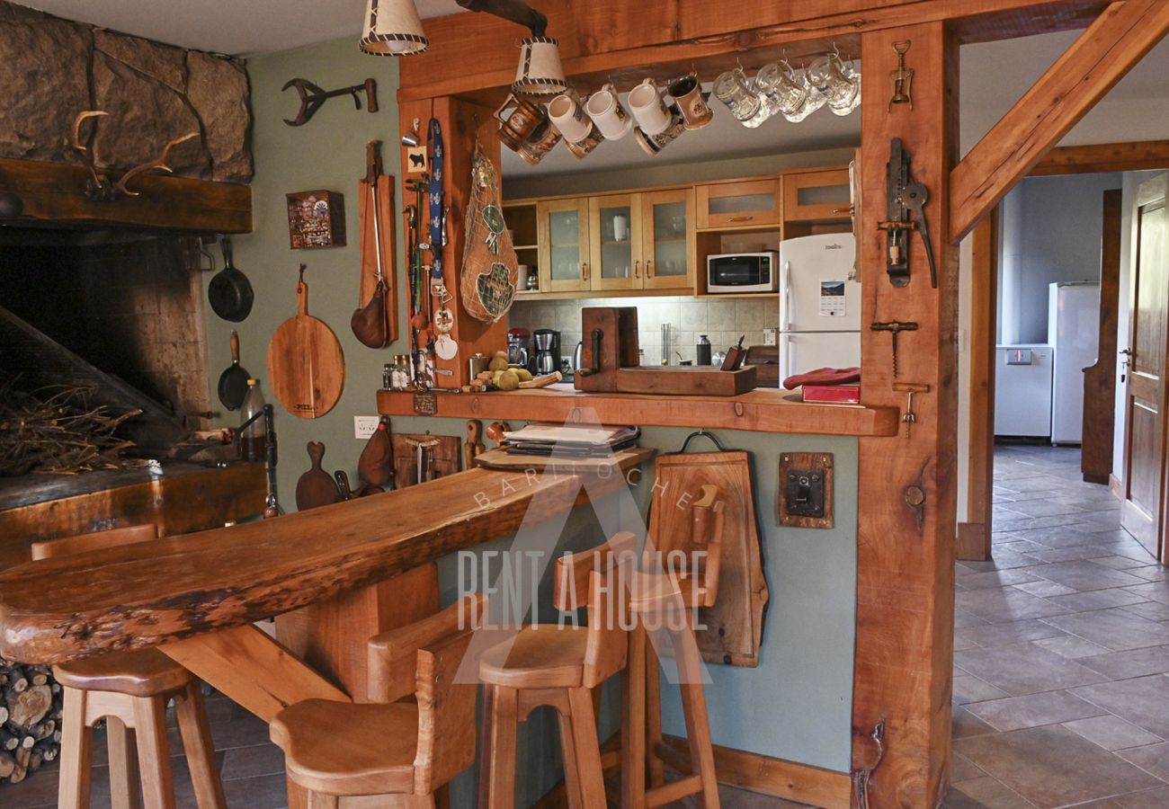 Casa a San Carlos de Bariloche - CÓMODA Y AMPLIA CASA UBICADA EN BARRIO CERRADO