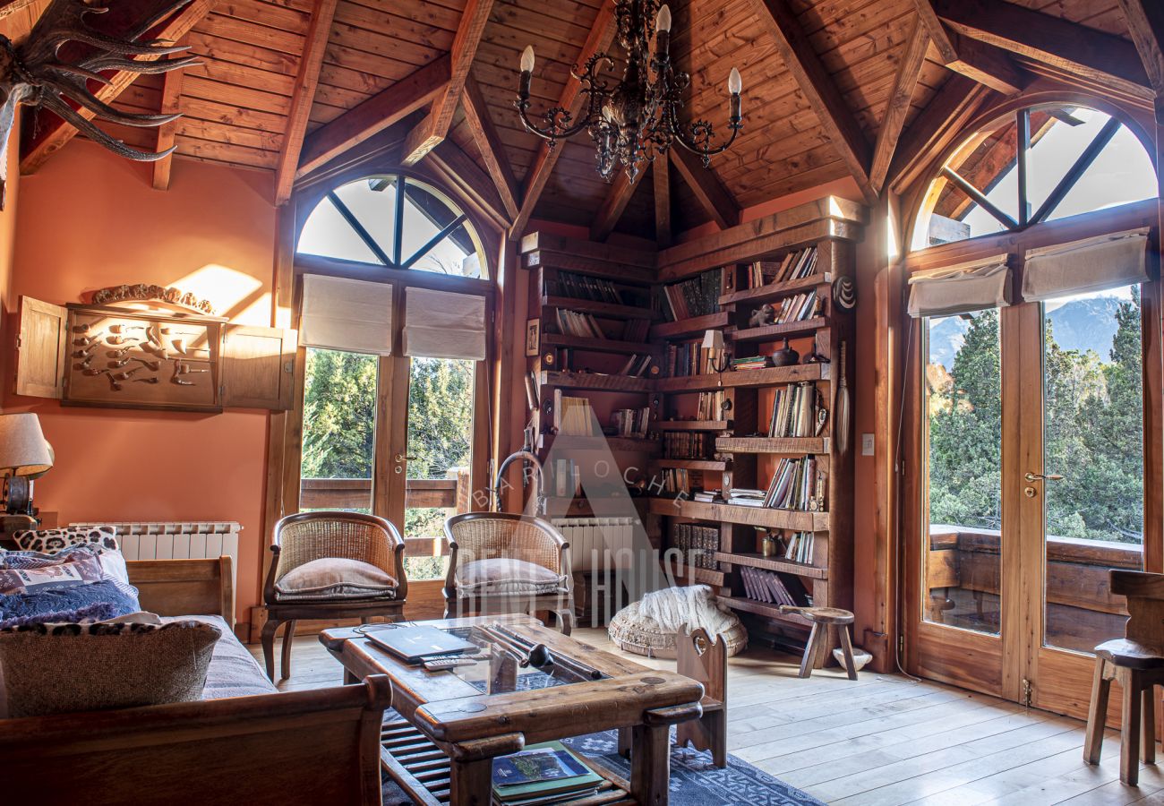 Casa a San Carlos de Bariloche - CÓMODA Y AMPLIA CASA UBICADA EN BARRIO CERRADO