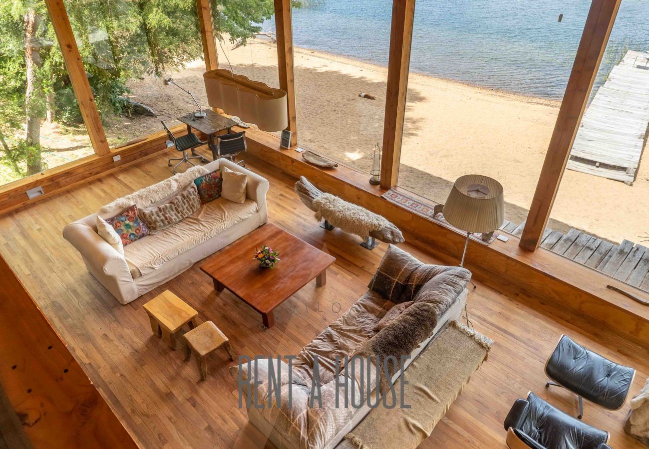 Casa a San Carlos de Bariloche - Espectacular casa sobre Lago Moreno ubicada en un lote de 7 hectáreas.