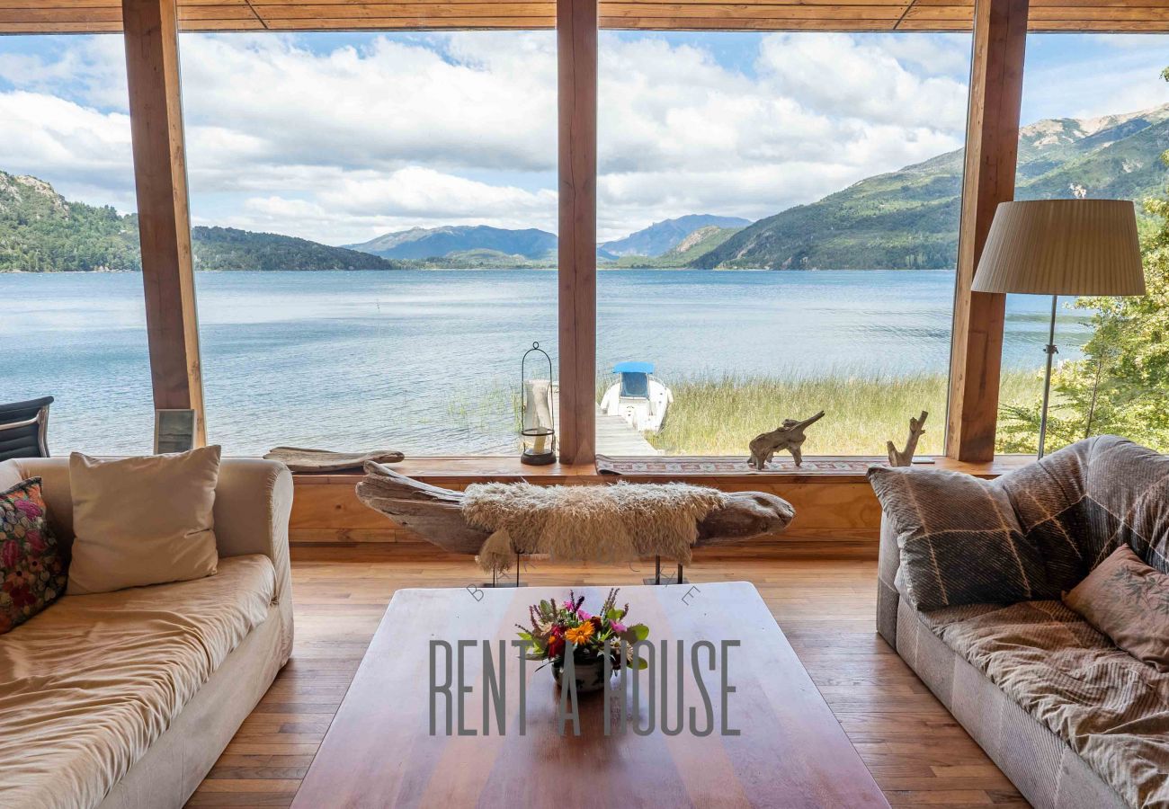 Casa a San Carlos de Bariloche - Espectacular casa sobre Lago Moreno ubicada en un lote de 7 hectáreas.