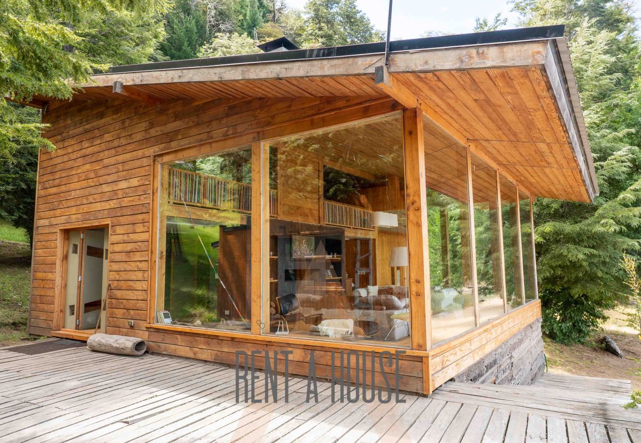 Casa a San Carlos de Bariloche - Espectacular casa sobre Lago Moreno ubicada en un lote de 7 hectáreas.