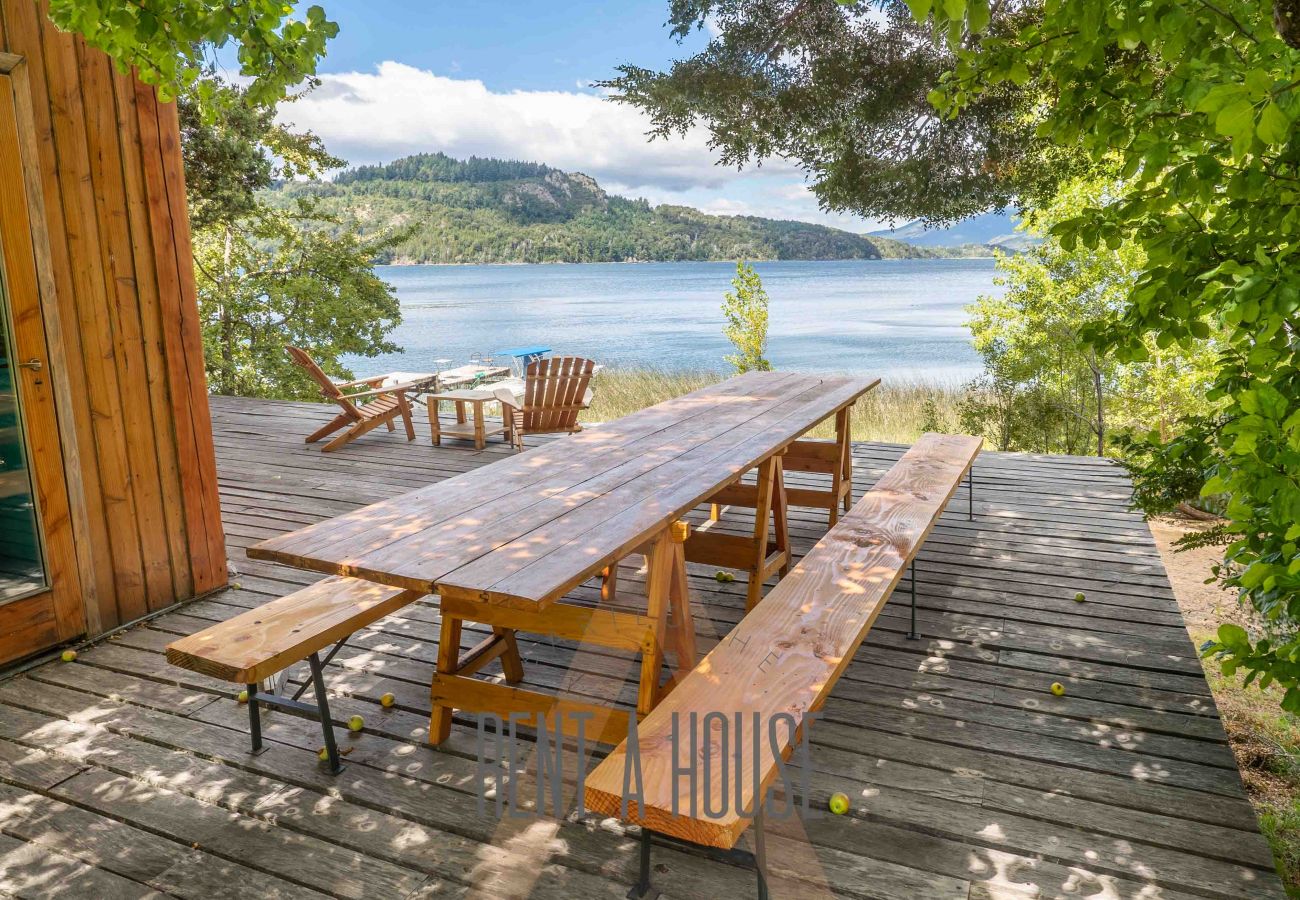 Casa a San Carlos de Bariloche - Espectacular casa sobre Lago Moreno ubicada en un lote de 7 hectáreas.