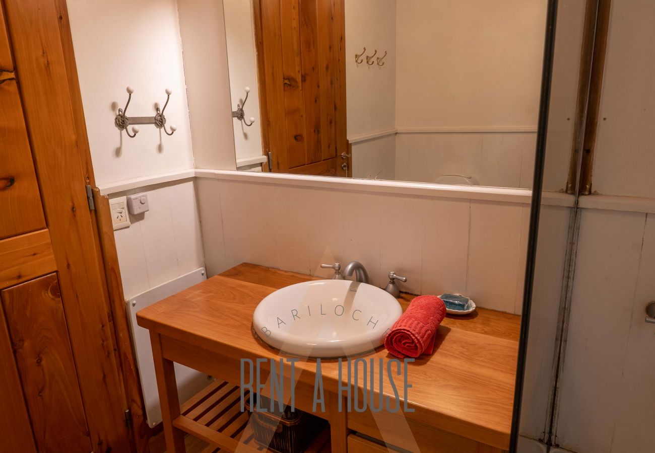 Casa a San Carlos de Bariloche - Espectacular casa sobre Lago Moreno ubicada en un lote de 7 hectáreas.