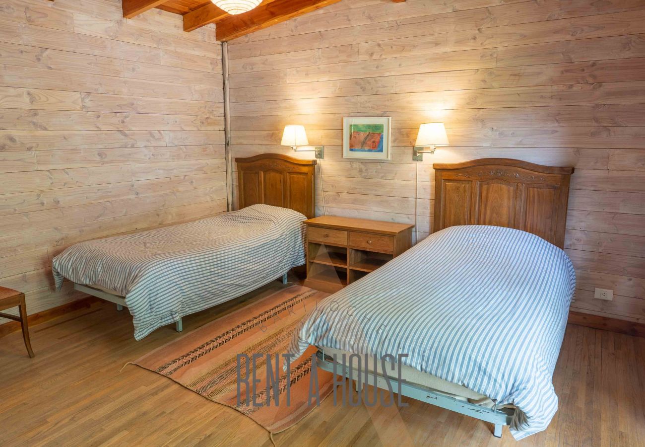 Casa a San Carlos de Bariloche - Espectacular casa sobre Lago Moreno ubicada en un lote de 7 hectáreas.