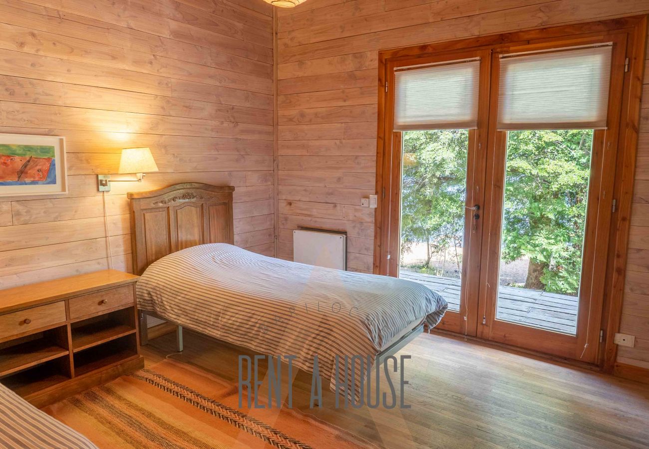 Casa a San Carlos de Bariloche - Espectacular casa sobre Lago Moreno ubicada en un lote de 7 hectáreas.