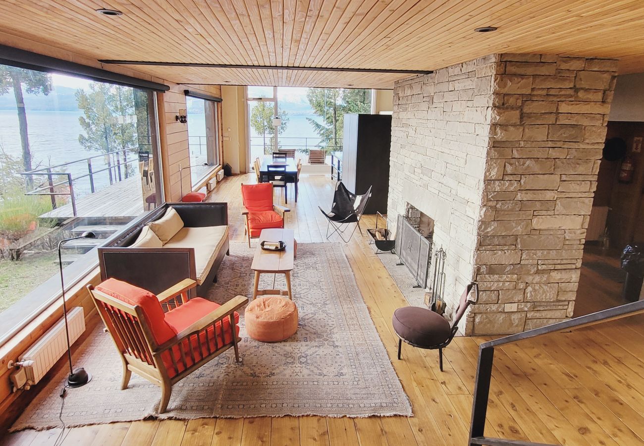 Casa a San Carlos de Bariloche - CÁLIDA CASA CON DECK PANORÁMICO Y COSTA DE LAGO