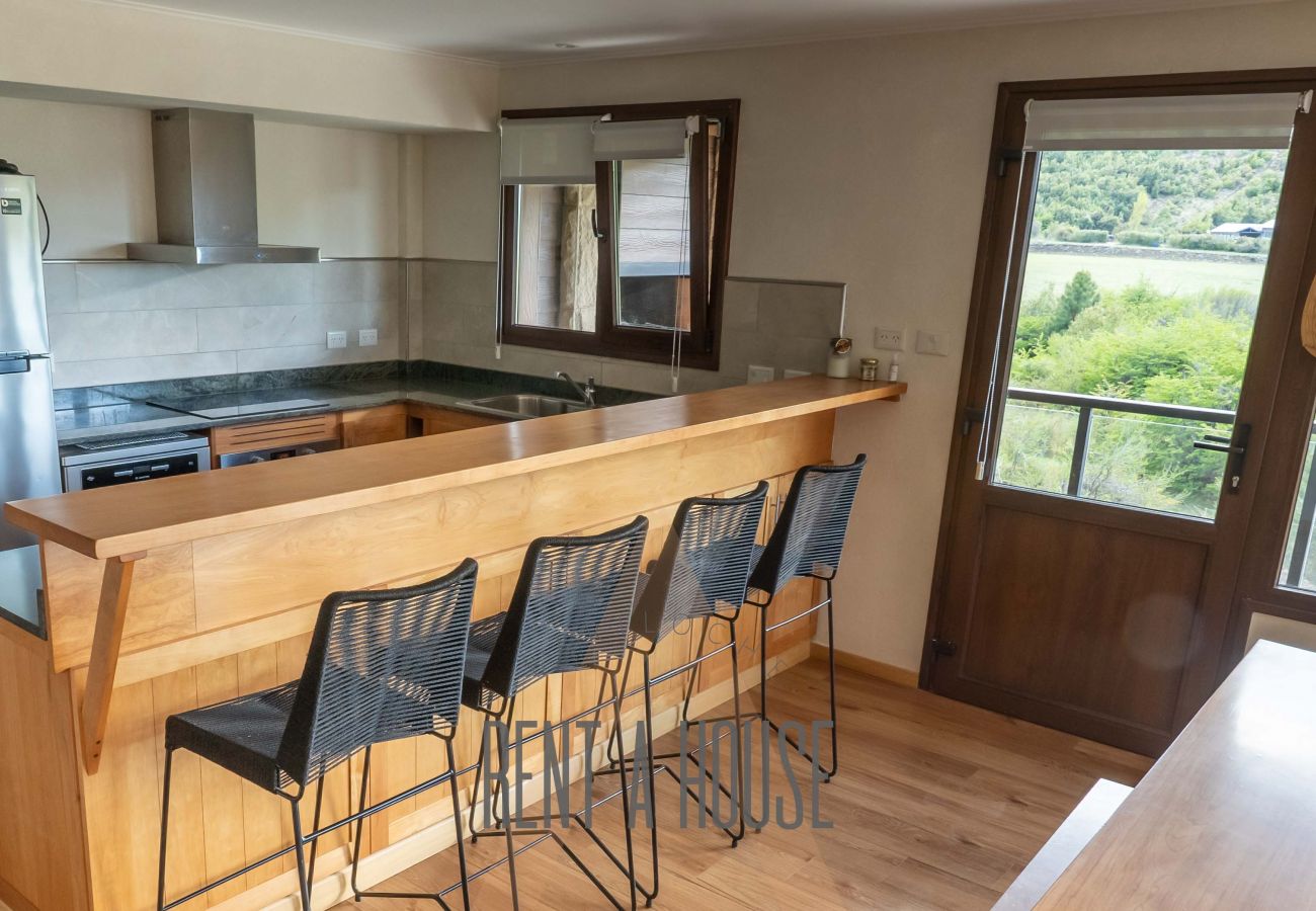 Appartamento a San Carlos de Bariloche - Departamento luminoso y moderno en Arelauquen, con vista a las montañas y cancha de polo
