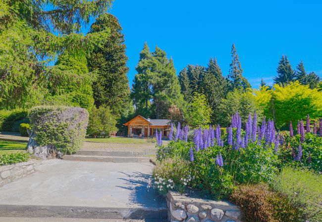 Casa a San Carlos de Bariloche - HUAPI08C Lindísima casa de una planta con costa sobre el Lago Nahuel Huapi