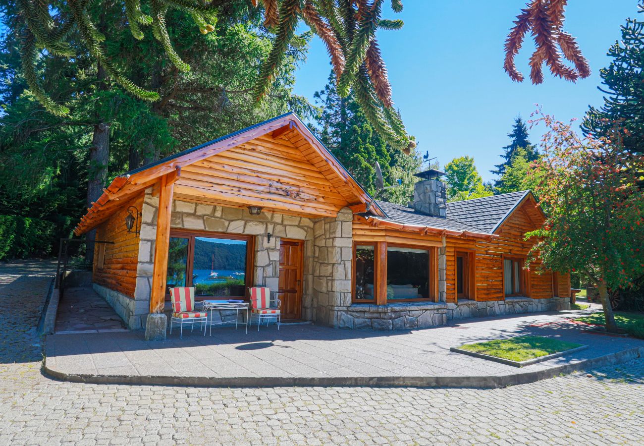 Casa a San Carlos de Bariloche - HUAPI08C Lindísima casa de una planta con costa sobre el Lago Nahuel Huapi