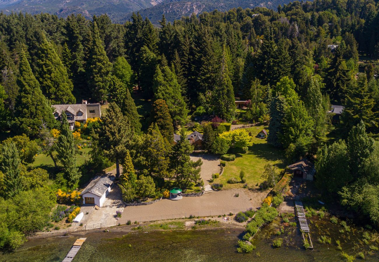 Casa a San Carlos de Bariloche - HUAPI08C Lindísima casa de una planta con costa sobre el Lago Nahuel Huapi