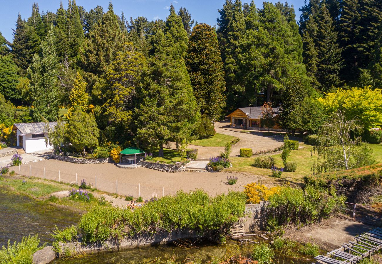 Casa a San Carlos de Bariloche - HUAPI08C Lindísima casa de una planta con costa sobre el Lago Nahuel Huapi