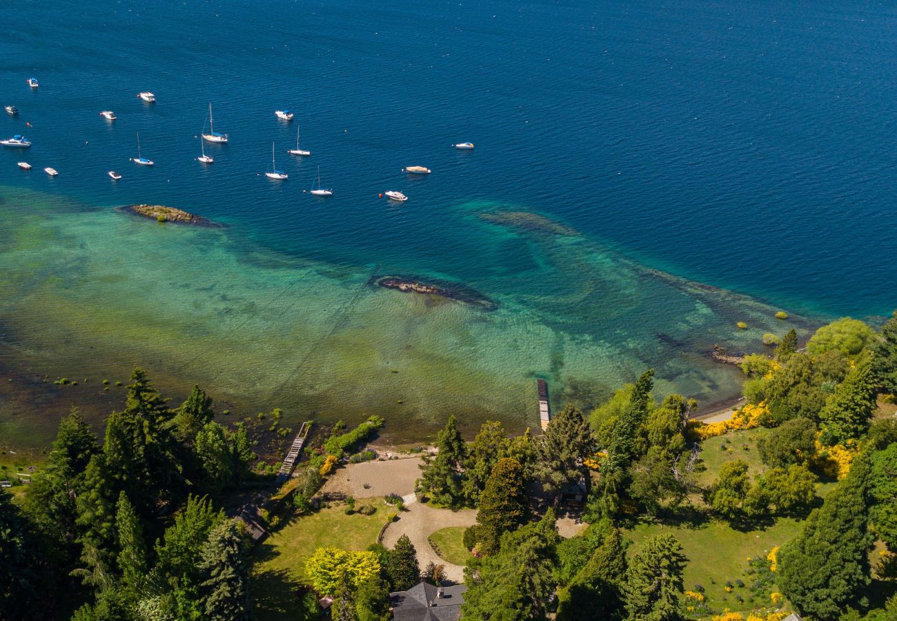 Casa a San Carlos de Bariloche - HUAPI08C Lindísima casa de una planta con costa sobre el Lago Nahuel Huapi