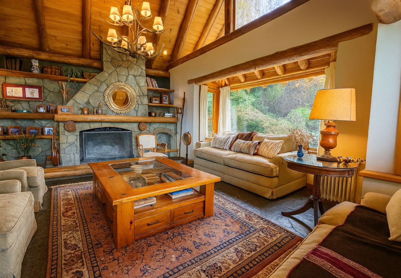 Casa a San Carlos de Bariloche - HUAPI17 Espectacular casa con amplio jardín y costa con muelle sobre el Lago Nahuel Huapi