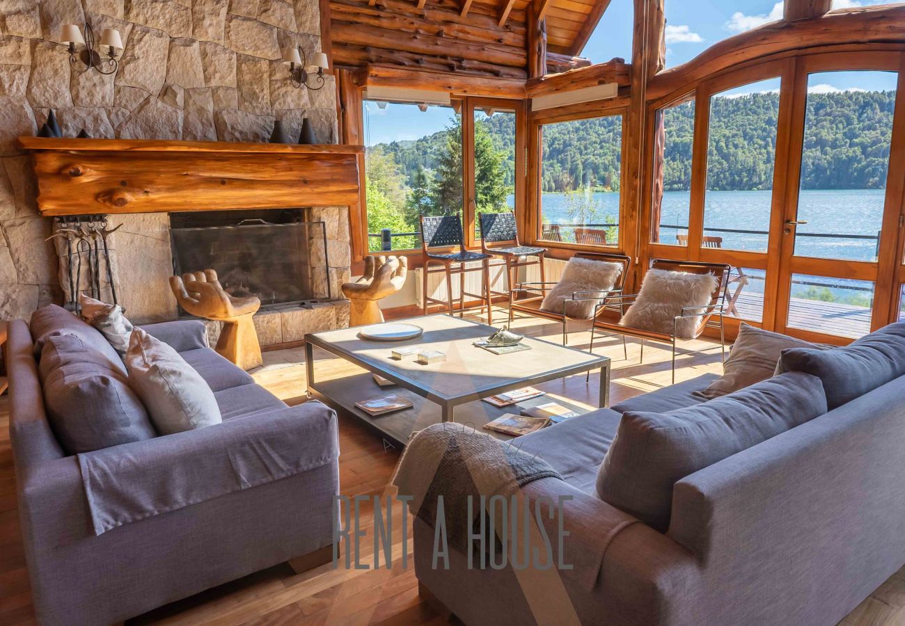 Casa a San Carlos de Bariloche - VENAH02 Espectacular casa con costa y vista al lago desde todos los ambientes.