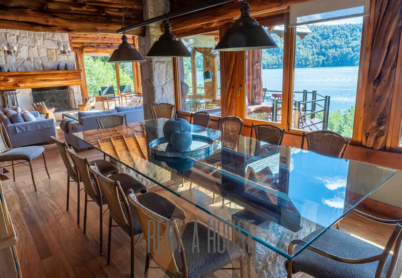 Casa a San Carlos de Bariloche - VENAH02 Espectacular casa con costa y vista al lago desde todos los ambientes.