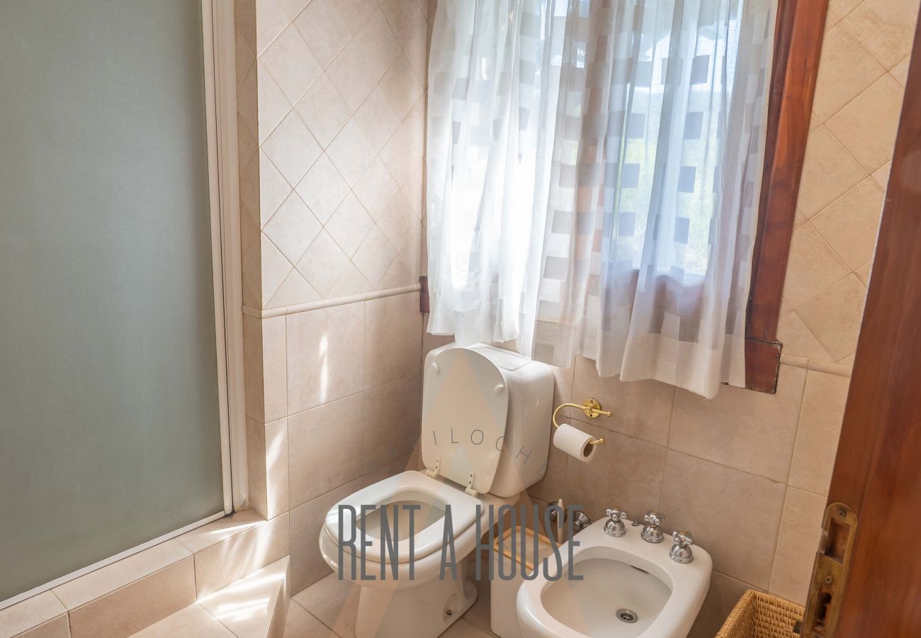 Casa a San Carlos de Bariloche - VENAH02 Espectacular casa con costa y vista al lago desde todos los ambientes.