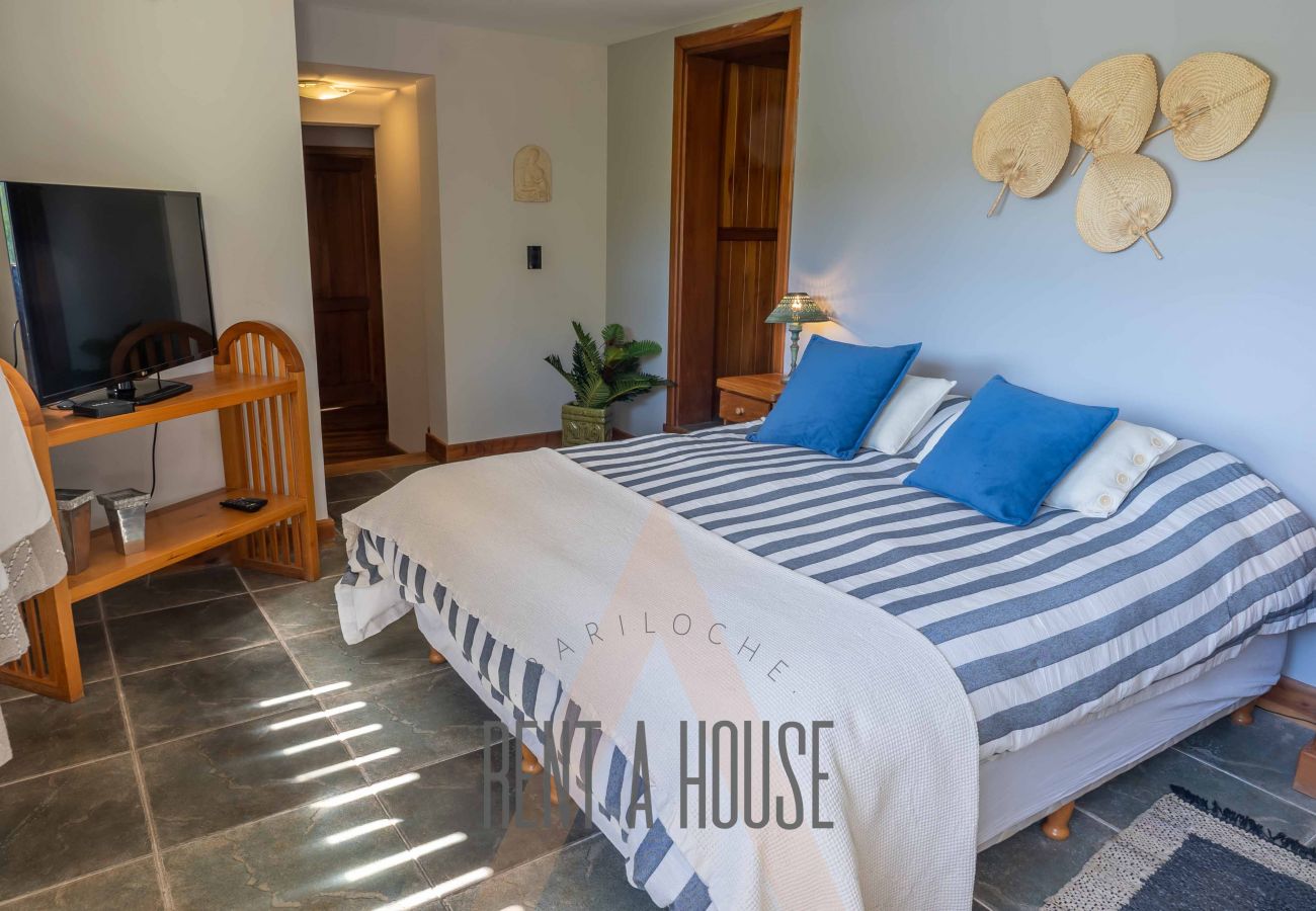 Casa a San Carlos de Bariloche - VENAH02 Espectacular casa con costa y vista al lago desde todos los ambientes.