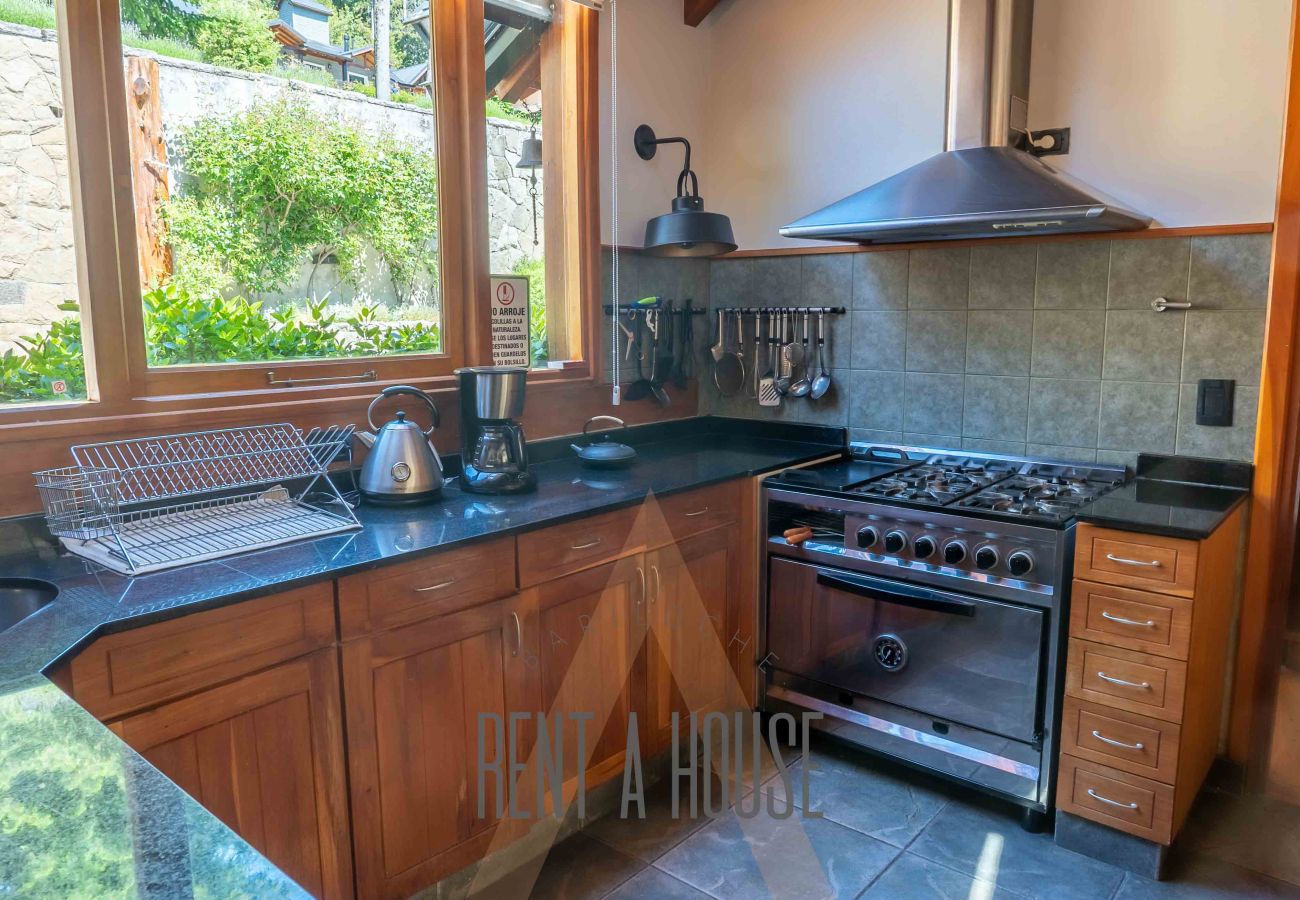 Casa a San Carlos de Bariloche - VENAH02 Espectacular casa con costa y vista al lago desde todos los ambientes.