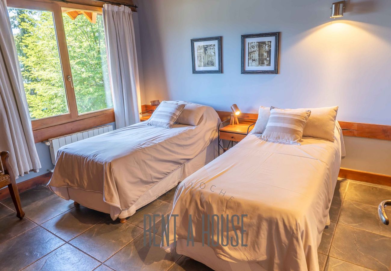 Casa a San Carlos de Bariloche - VENAH02 Espectacular casa con costa y vista al lago desde todos los ambientes.