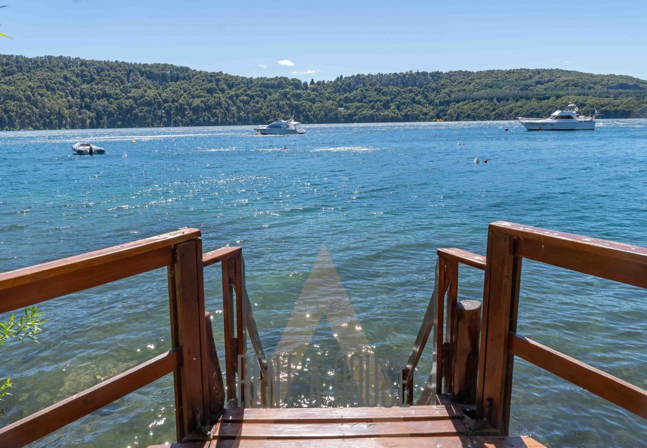 Casa a San Carlos de Bariloche - VENAH02 Espectacular casa con costa y vista al lago desde todos los ambientes.
