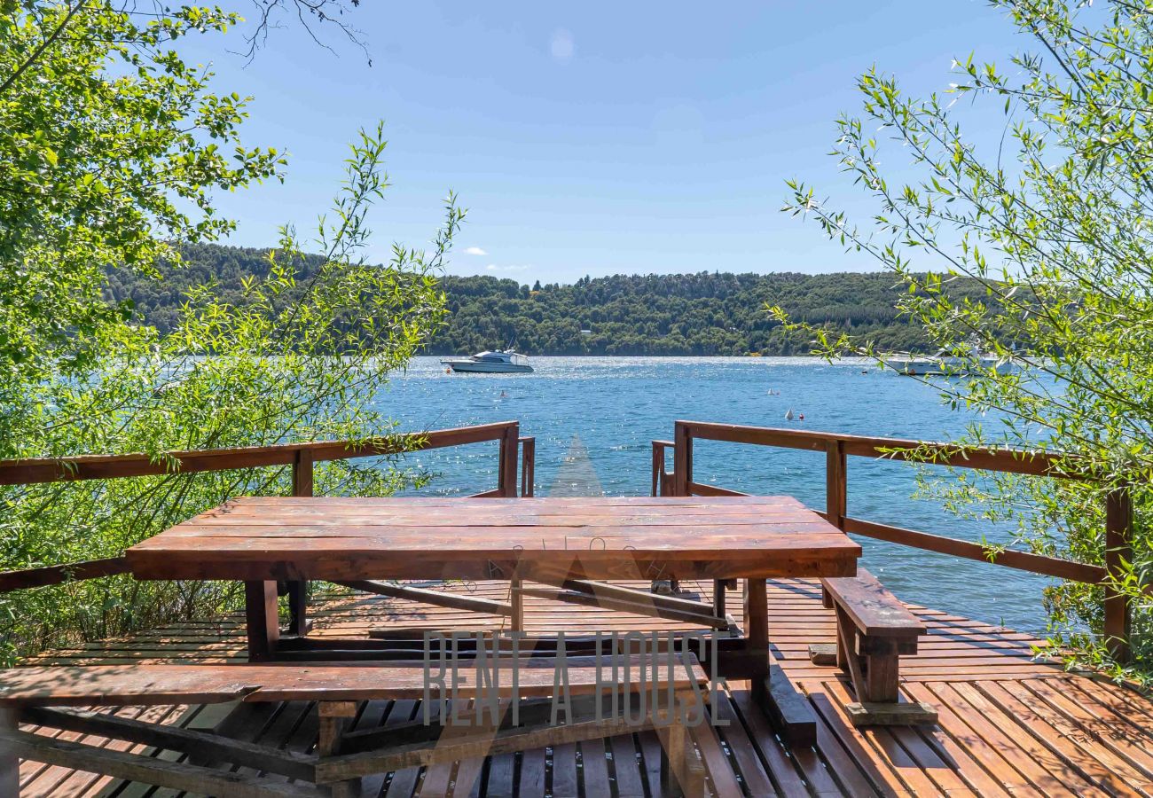 Casa a San Carlos de Bariloche - VENAH02 Espectacular casa con costa y vista al lago desde todos los ambientes.