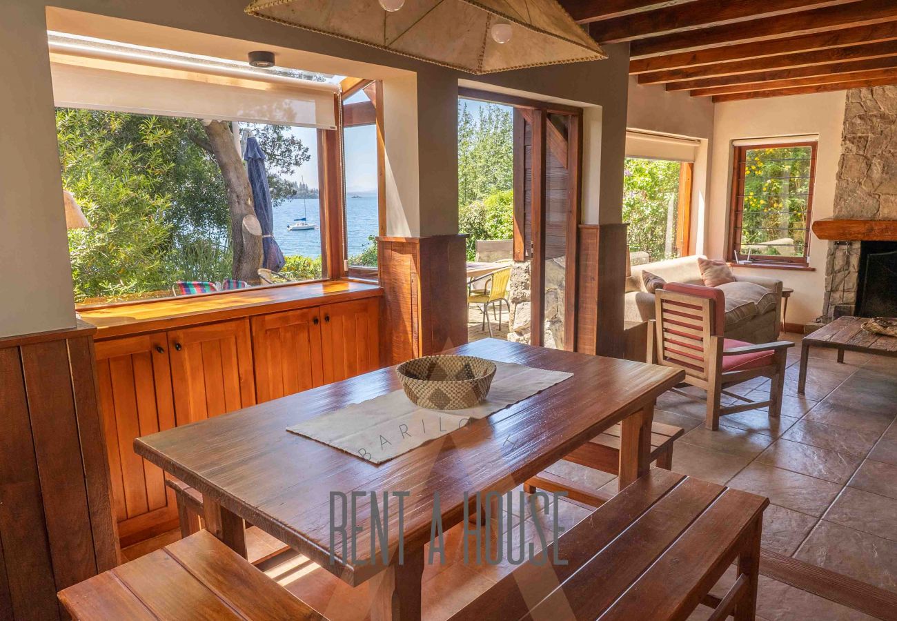 Baita a San Carlos de Bariloche - HUAPI20C Cálida cabaña en amplio terreno en la costa del Lago Nahuel Huapi