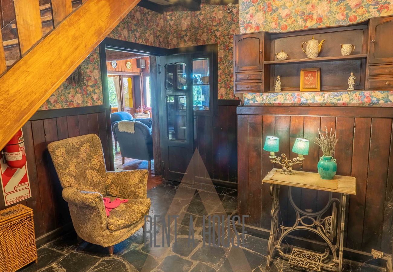 Casa a San Carlos de Bariloche - HUAPI27 Cálida casona en Circuito Chico con gran jardín y acceso a la playa