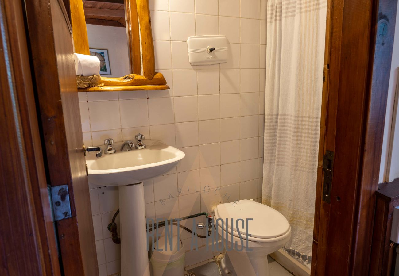 Casa a San Carlos de Bariloche - HUAPI27 Cálida casona en Circuito Chico con gran jardín y acceso a la playa