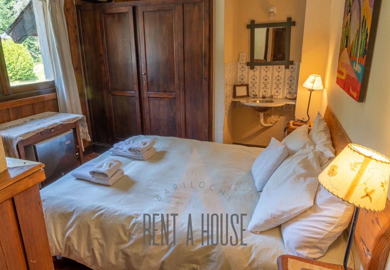 Casa a San Carlos de Bariloche - HUAPI27 Cálida casona en Circuito Chico con gran jardín y acceso a la playa