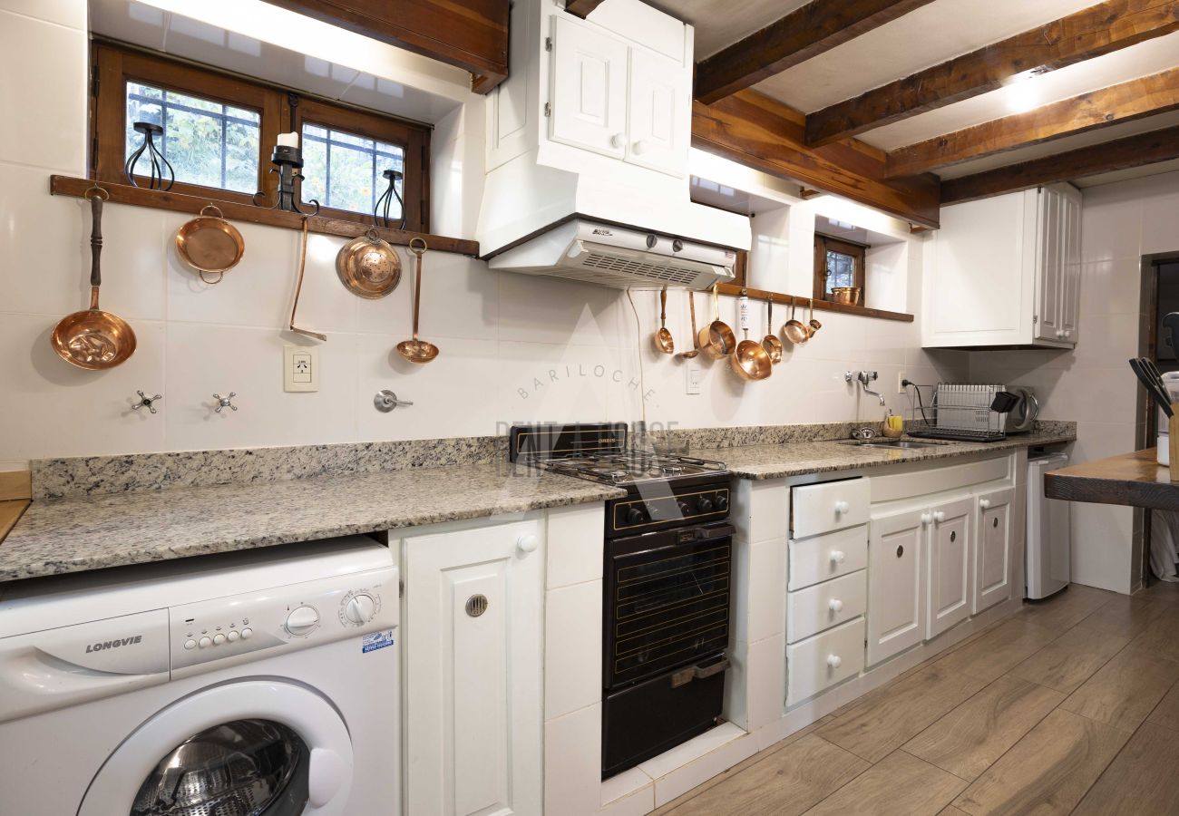 Casa a San Carlos de Bariloche - HUAPI02C- CASA CON COSTA A ORILLAS DEL LAGO NAHUEL HUAPI