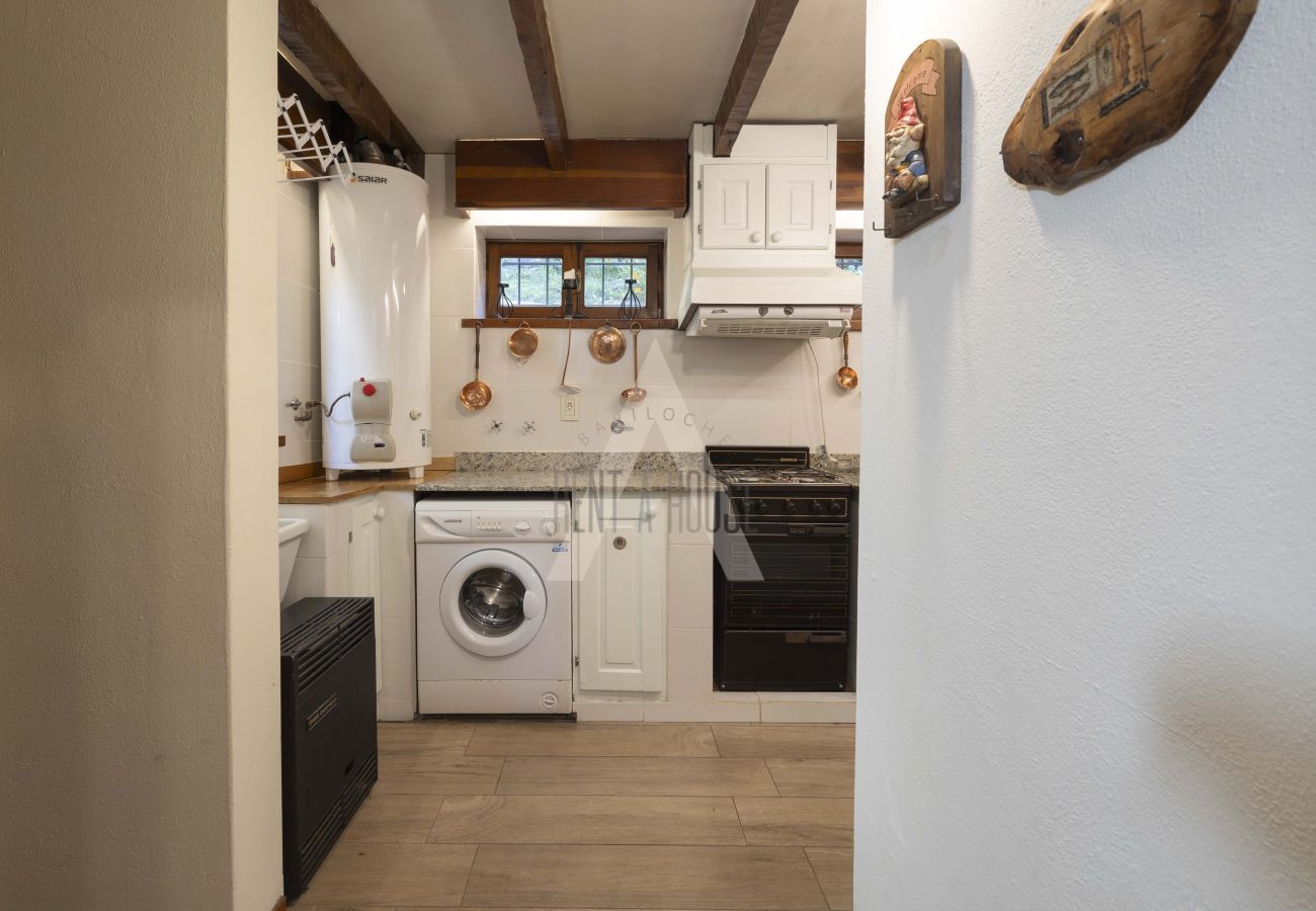 Casa a San Carlos de Bariloche - HUAPI02C- CASA CON COSTA A ORILLAS DEL LAGO NAHUEL HUAPI