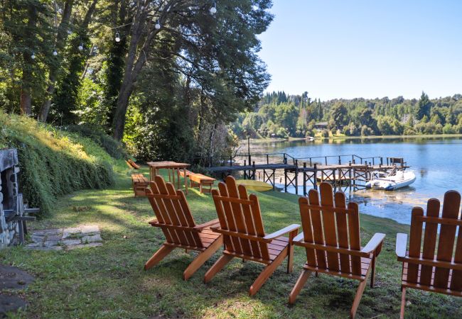 Casa a San Carlos de Bariloche - MORE16C Especatcular casa ubicada en la exclusiva zona Llao Llao, a orillas del Lago Morenito